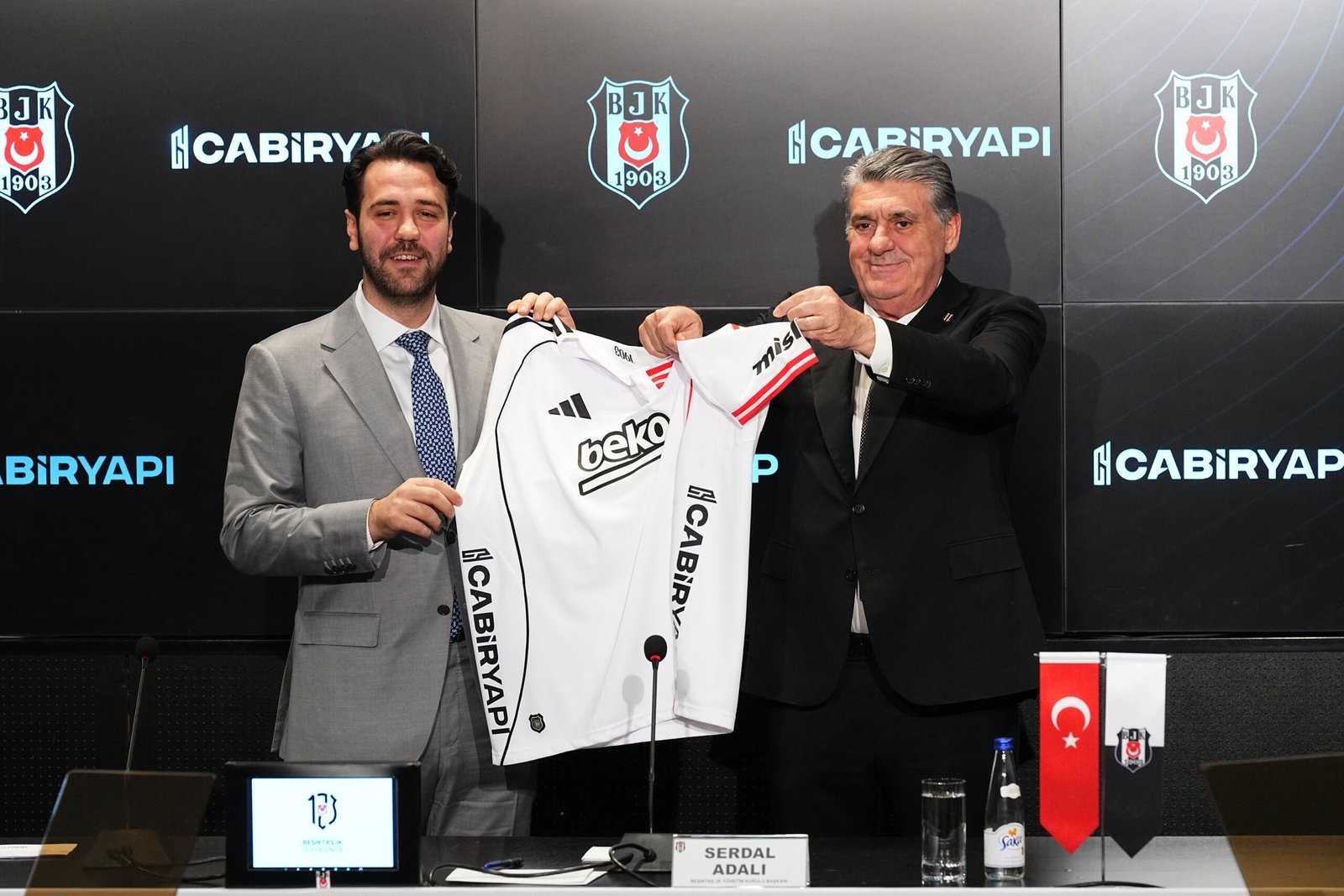 Cabir Yapı, Beşiktaş JK ile sponsorluk anlaşmasını yeniledi!