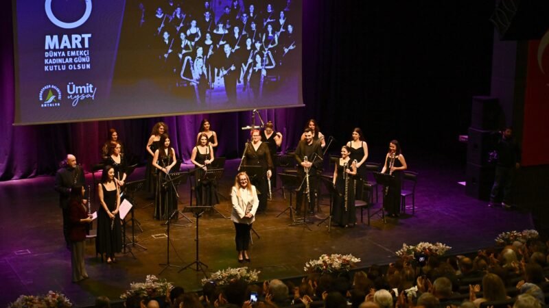 Muratpaşa’da 8 Mart Dünya Kadınlar Günü kutlandı