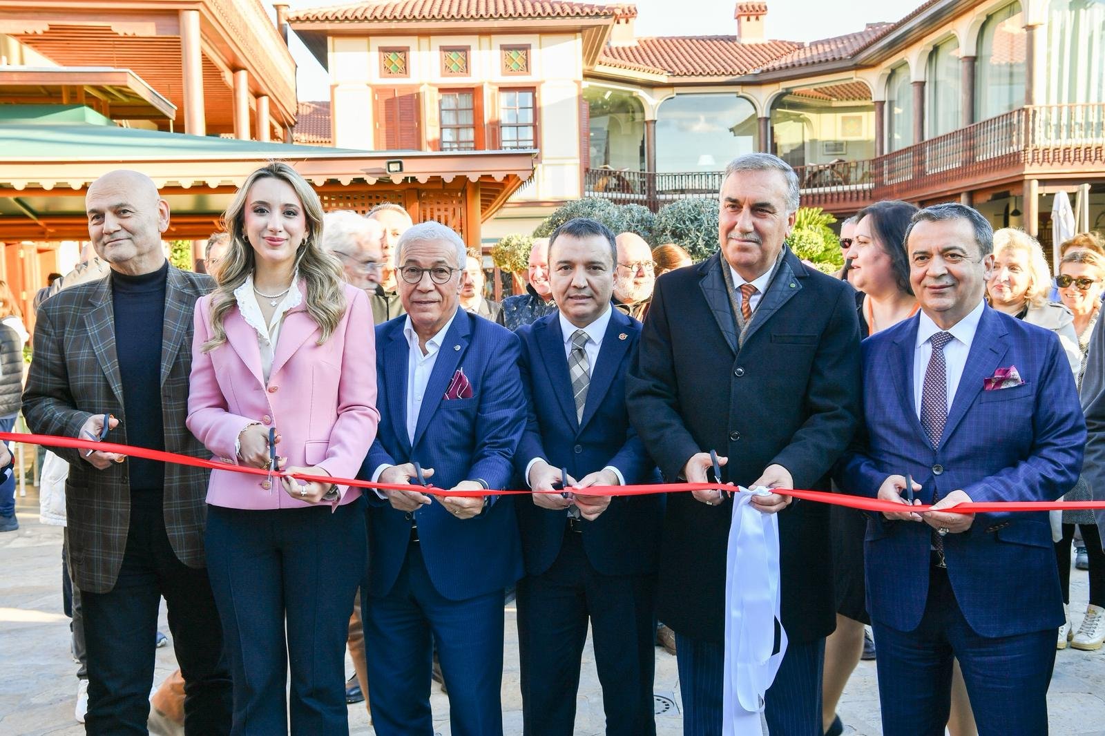 Antalya’da Sanat ve Teknolojinin Dev Buluşması: “Doğadan Metaverse’e”