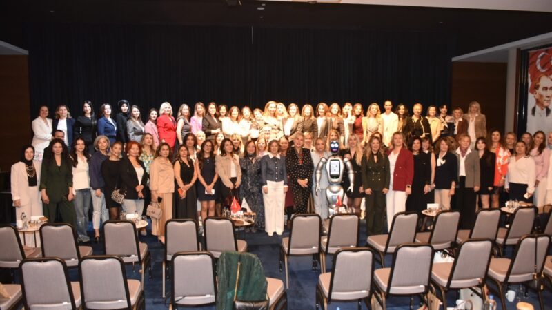 ANTALYA GÜNE KADININ GÜCÜYLE BAŞLADI: ANTİKAD’DAN AKRA’DA DEV PANEL!