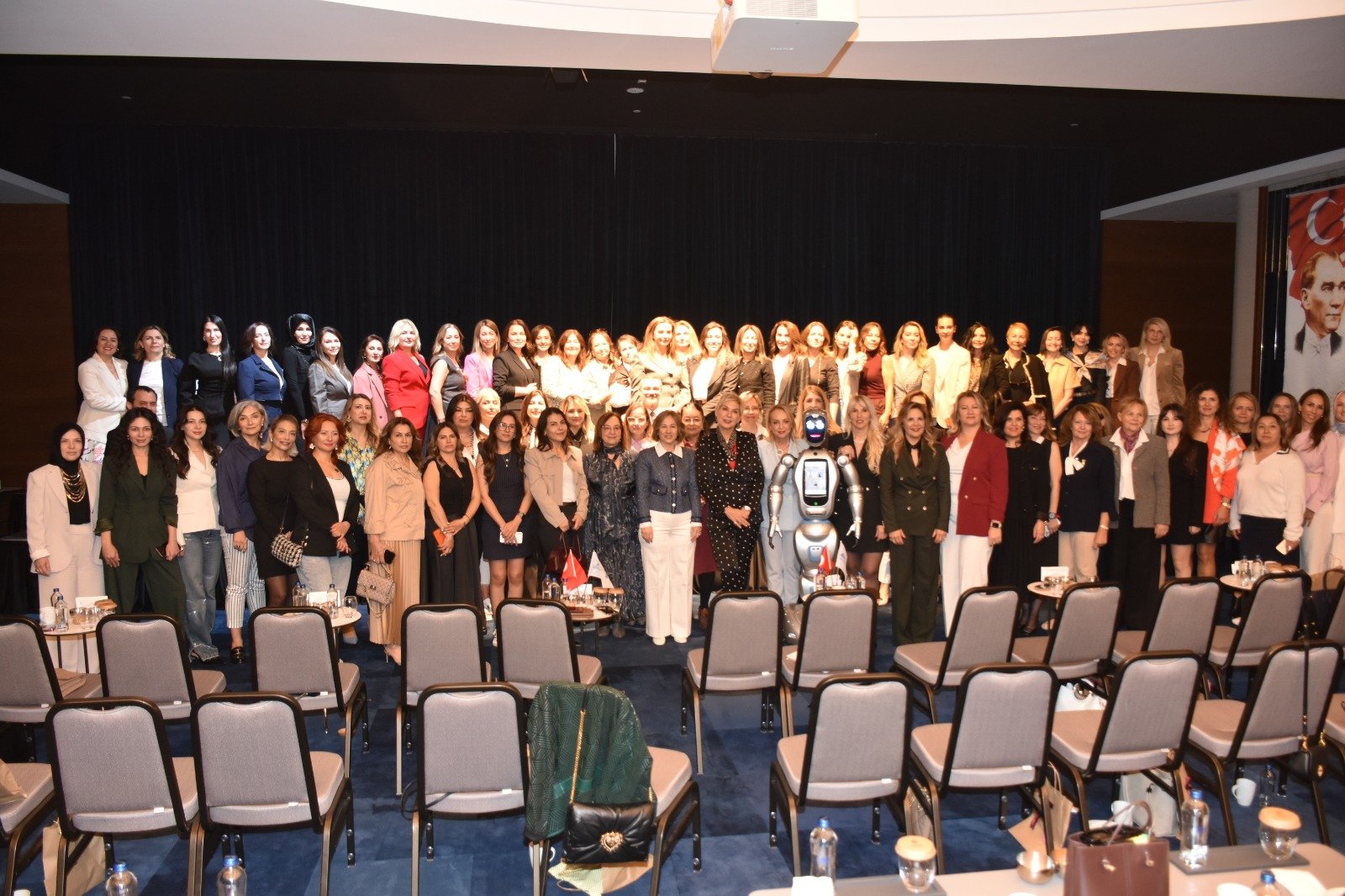 ANTALYA GÜNE KADININ GÜCÜYLE BAŞLADI: ANTİKAD’DAN AKRA’DA DEV PANEL!