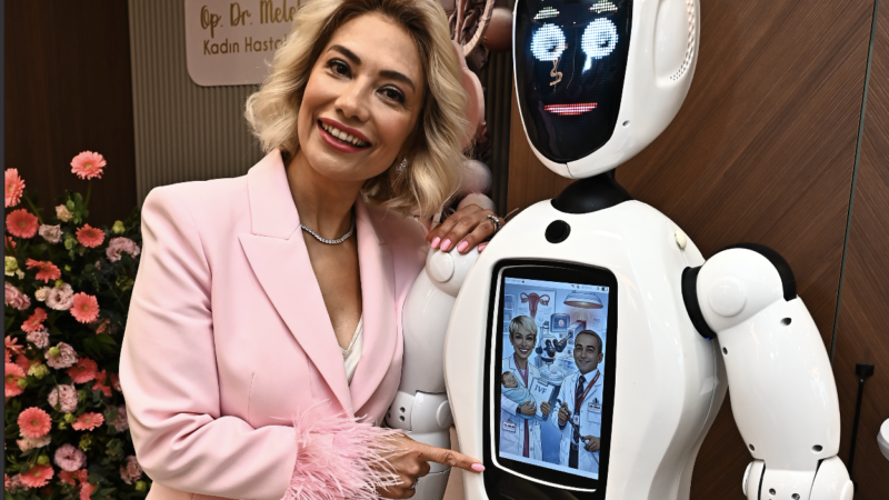 Kadın Hastalıkları ve Doğum Uzmanı Op. Dr. Melek Büyükkınacı Erol’un yeni kliniği açıldı