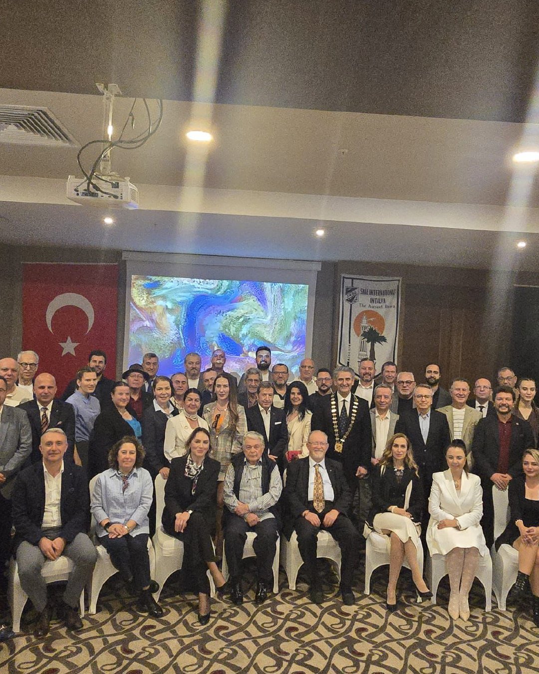 SKÅL Antalya Kulübü’nün geleneksel Aylık öğlen yemekli toplantısı, 15 Nisan 2026 tarihindeASKA Lara Resort & Spa Otel’de yoğun katılımla gerçekleştirildi