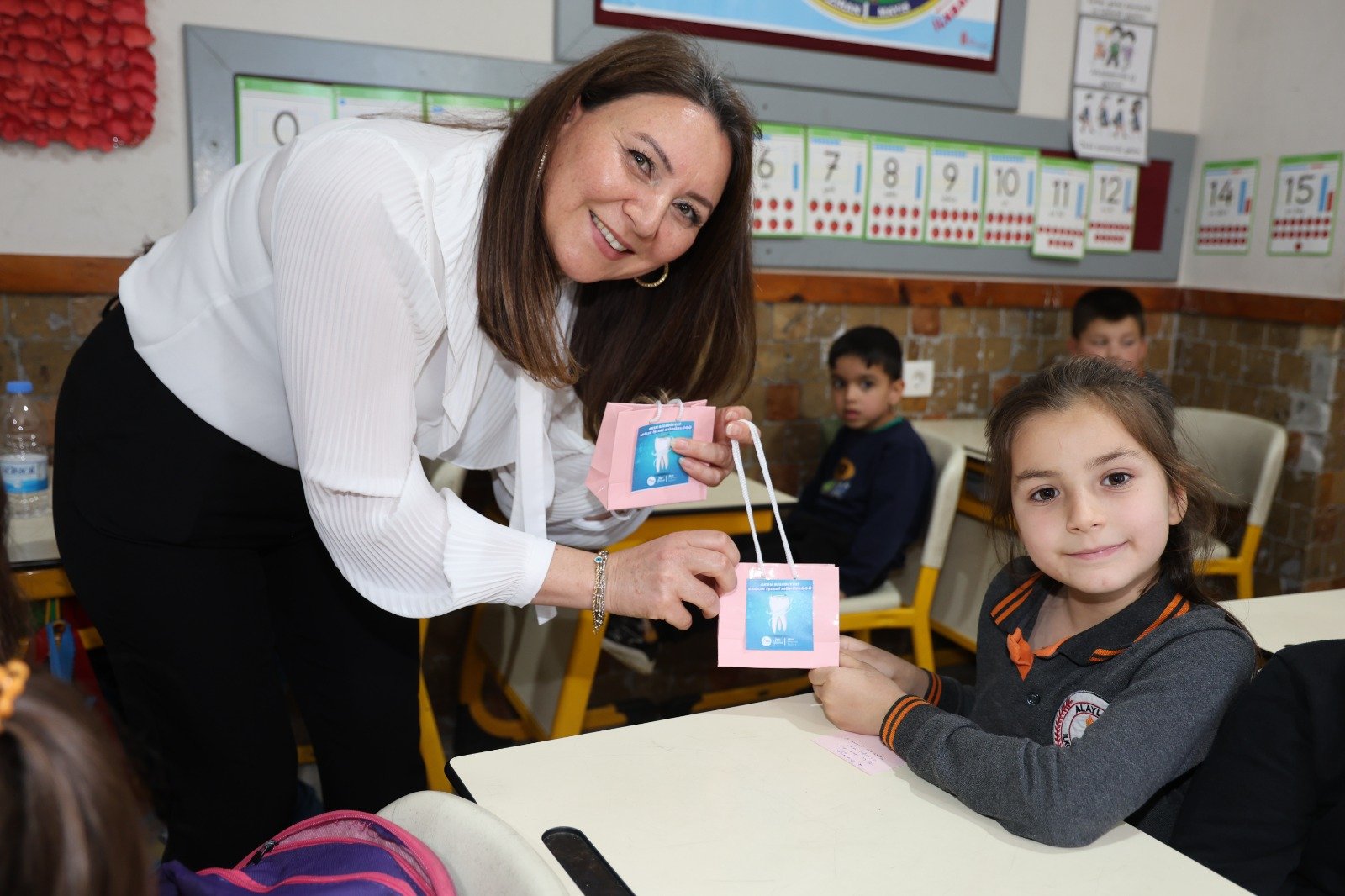 AKSU’DA “GELECEĞİN GÜLÜŞLERİ” PROJESİYLE MİNİKLERE DİŞSAĞLIĞI TARAMASI