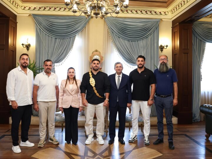 Başpehlivan Erkan Taş’tan Vali Şahin’e ziyaret